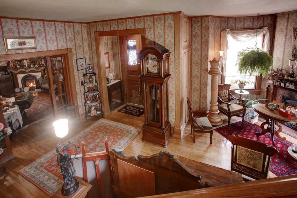 The Queen, A Victorian Bed & Breakfast Bellefonte Exterior photo