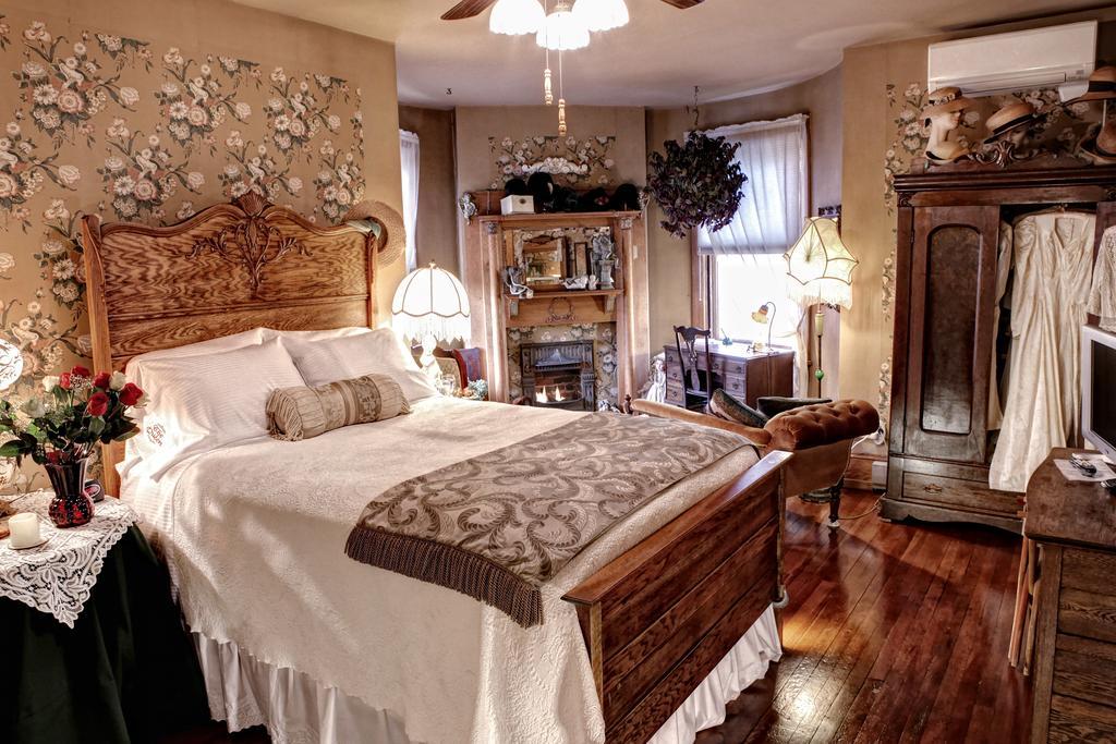 The Queen, A Victorian Bed & Breakfast Bellefonte Exterior photo