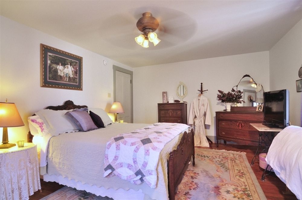 The Queen, A Victorian Bed & Breakfast Bellefonte Exterior photo